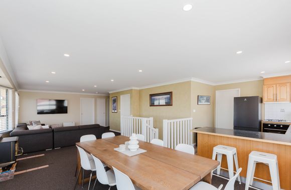 Chalet De Neige – 2/9 Jillamatong Street