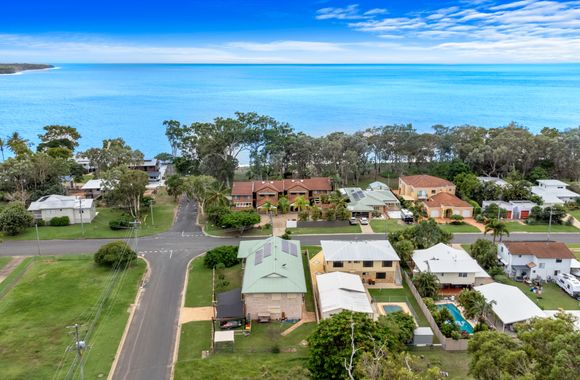 Coastal Bliss - 6 Beds Holiday House