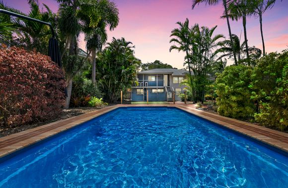 Large Waterfront Home With Pool