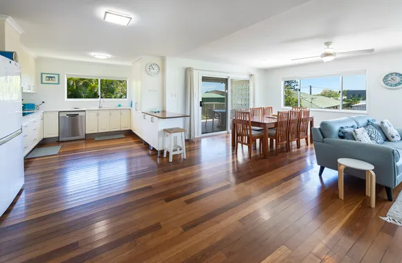 Modern Urangan Beach House Close To Beach