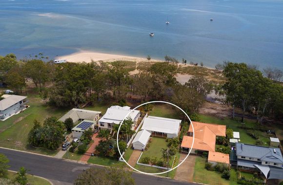 Riverside - Burrum Heads- Riverfront - 3BR - River Fishing...