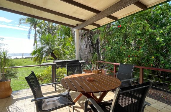Moonshadow-Burrum Heads- Beachfront- 3BR- Water Views