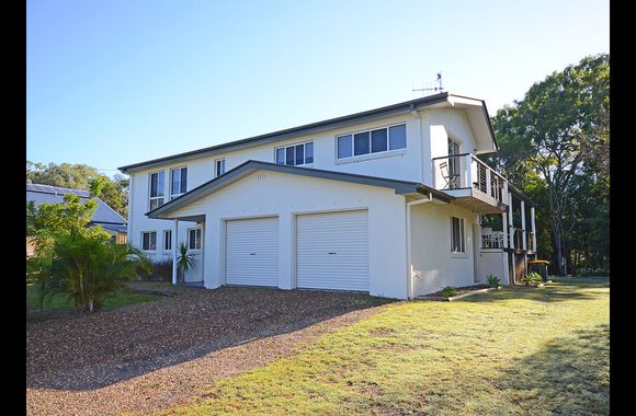 Beach Tails - Toogoom- Beachfront - 3BR- Pets Welcome