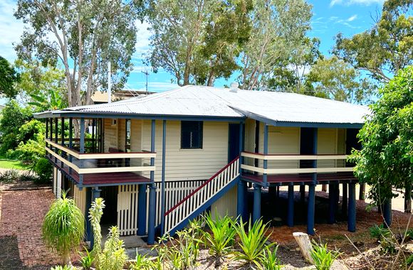 A Yearenda - Water Views -3BR - Steps to the Beach