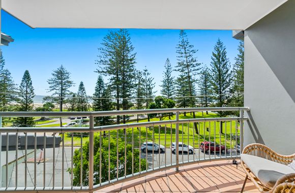 Kirra On The Beach Apartments Unit 304