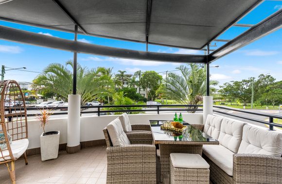 Luxurious Beachside Oasis with Ocean Views