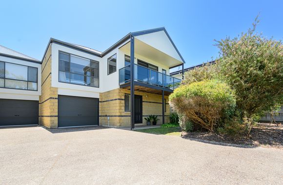 Comfortable Kathryn Close