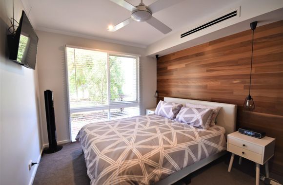 Esplanade Sophistication - Close to Town