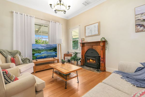 Marianna’s Lakeside Cottage