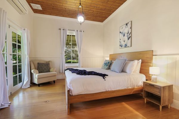 Marianna’s Lakeside Cottage