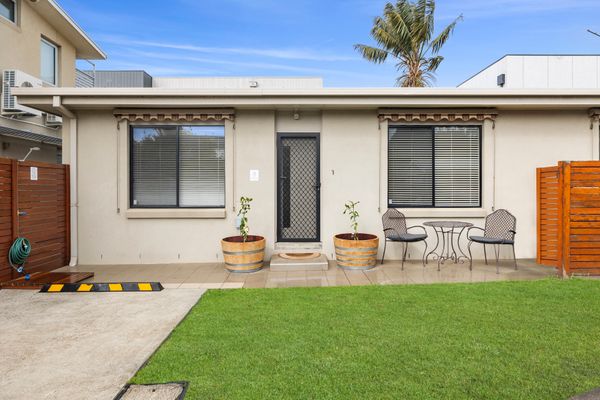 Cosy Esplanade Unit 8 | Steps to Beach & Cafes