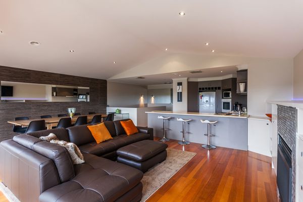 Esplanade Frontage 219a | Sea Views Steps to the beach