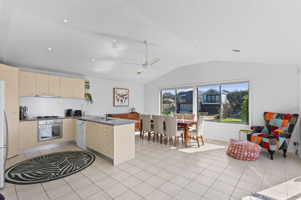 Beach Road Retreat | Pet Friendly Walk to Beach