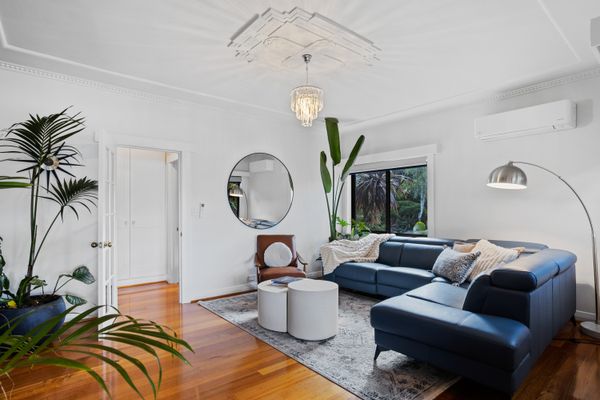 Pelican Place – absolute waterfront overlooking MONA