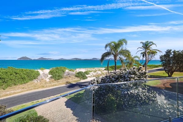 Bays Edge – Views Across Port Stephens