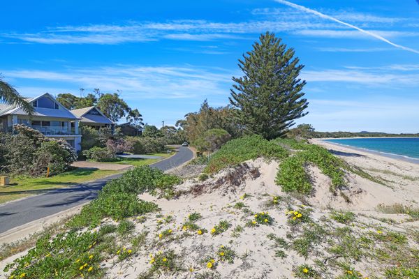 Bays Edge – Views Across Port Stephens