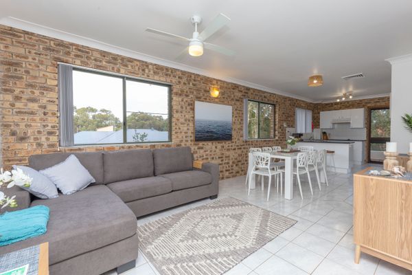 Prelude Penthouse – stroll to the beach