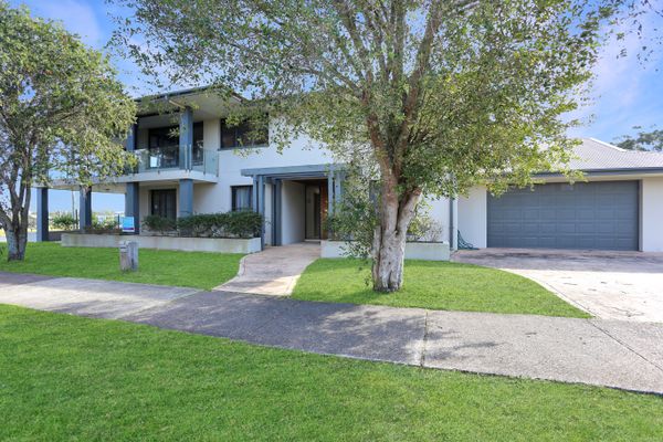 Expansive Myall River Views