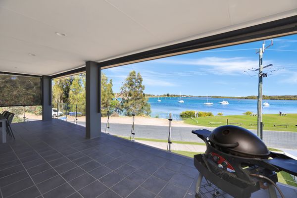 Expansive Myall River Views