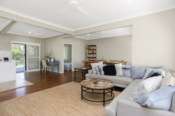 Summer Cottage – Walk to Beaches