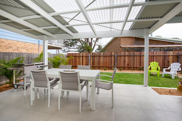 Sandy Feet Retreat – Pet Friendly – 1 Min Walk to Beach