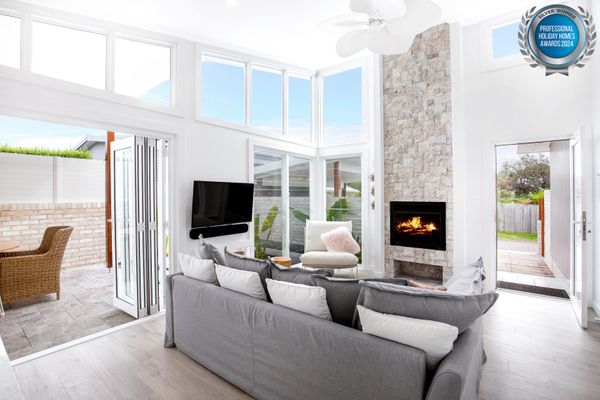 Unwind – Pet Friendly – 1 Min Walk to Beach