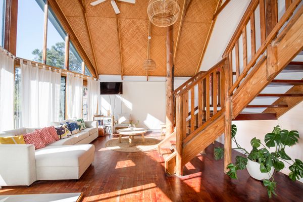 The Treehouse – Pet Friendly – 2 Mins Walk to Beach