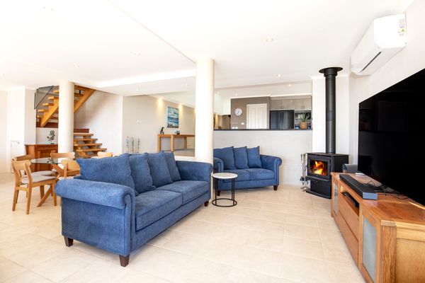Eclipse – Absolute Beachfront with Stunning Views