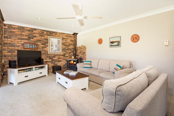 Enchante` – Pet Friendly – Absolute Waterfront – Fireplace