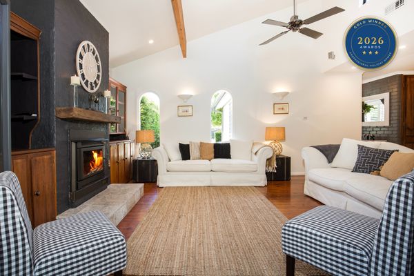 Mulberry House – Pet Friendly with Swimming Pool