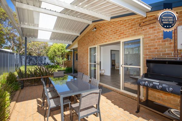 Coastal Capers – Pet Friendly – 10 Mins Walk to Beach