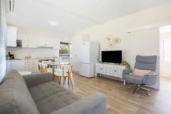 Idle Hours – Pet Friendly – 5 Mins Walk to Beach