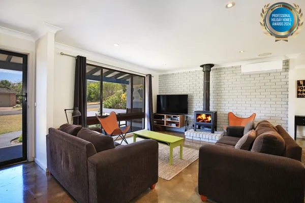 Cosy living area with fireplace