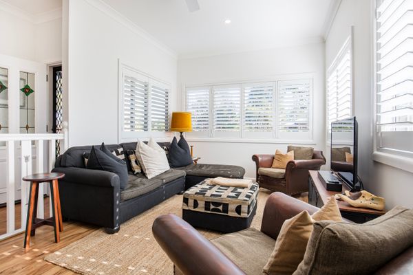 Amaroo – Pet Friendly – 2 Mins Walk to Beach – Outdoor Fireplace