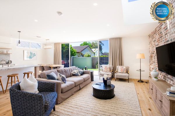 Camellia – Pet Friendly – 3 Min Walk to Centre of Berry