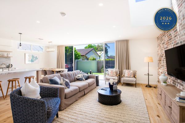 Camellia – Pet Friendly – 3 Min Walk to Centre of Berry