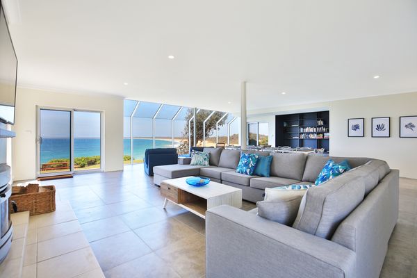 Neptune – Pet Friendly Absolute Beachfront with Stunning Views