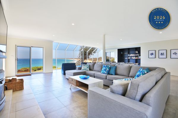 Neptune – Pet Friendly Absolute Beachfront with Stunning Views