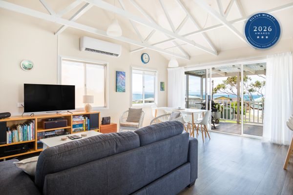 Seahaven – Pet Friendly with Ocean Views- 2 Mins to Beach
