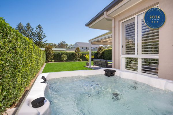 Bluewater Jervis Bay – Pet Friendly Luxury with Spa – 5 Mins Walk to Beach