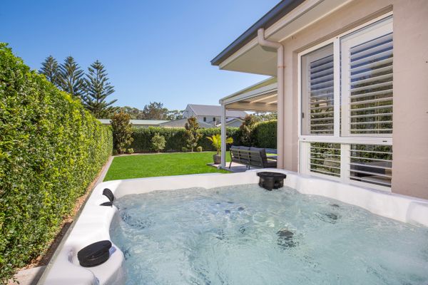 Bluewater Jervis Bay – Pet Friendly Luxury with Spa – 5 Mins Walk to Beach