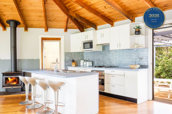 Hidden Orchard – Pet Friendly – 4 Mins Walk to Beach