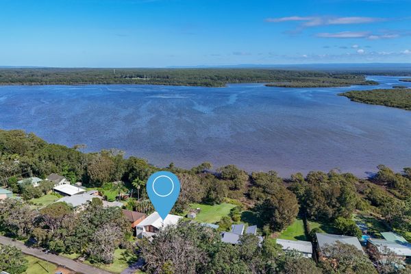 Carramar – Fireplace – Absolute Waterfront