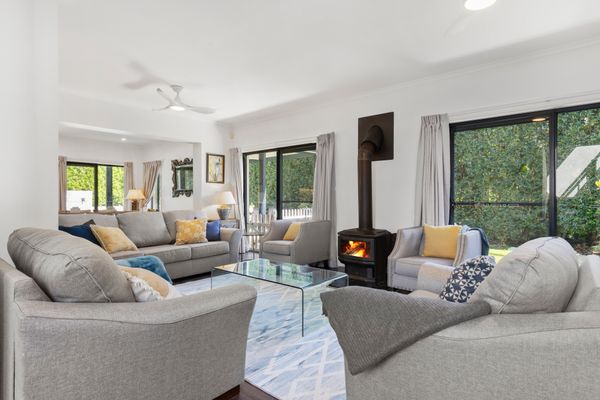 Jasmine House – Pet Friendly with Swimming Pool