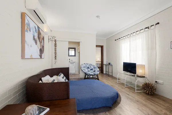 Quay’s Cabin: Your Front-Row Seat to the Ocean – Beachfront Bliss Awaits