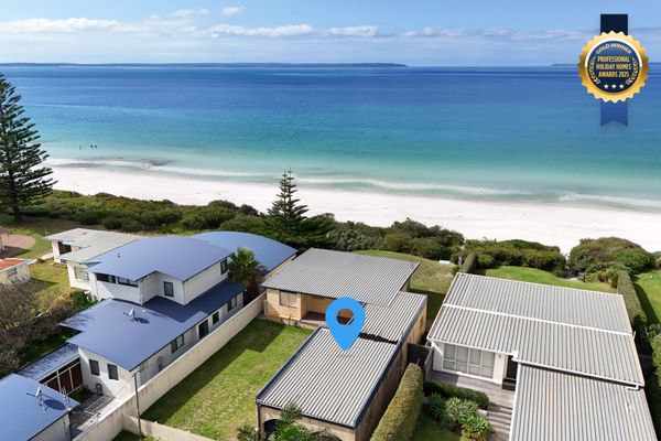 Quay’s Cabin: Your Front-Row Seat to the Ocean – Beachfront Bliss Awaits