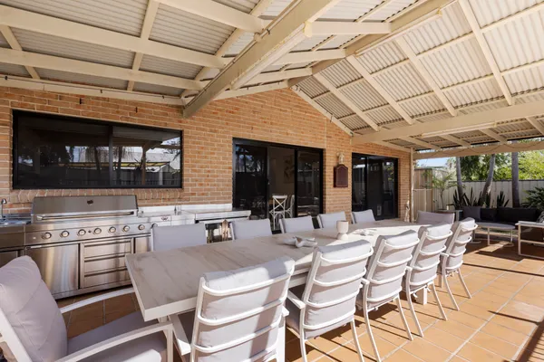 Water Lane – Swimming Pool – 4 Mins Walk to Bay