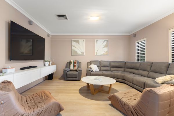 Water Lane – Swimming Pool – 4 Mins Walk to Bay