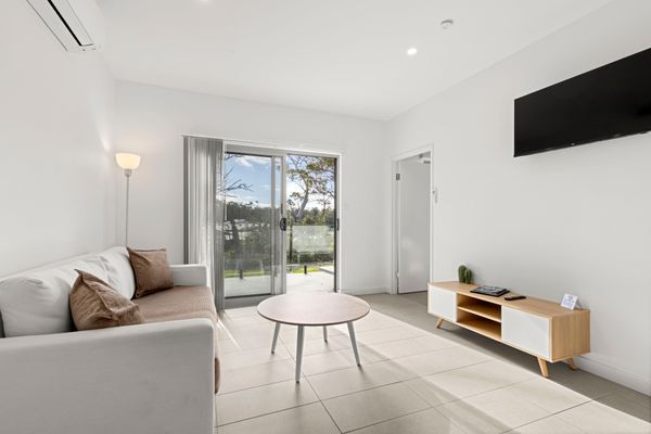 Modern 1 Bed Apartment – 6 Min walk to beach