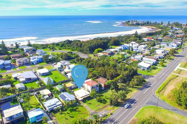 The Cabana – Pet Friendly with Fireplace – 2 Mins to Beach
